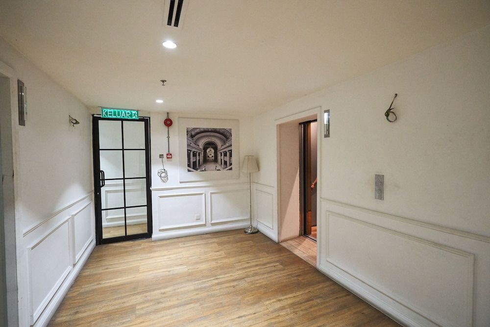 undefined OYO Home 44050 Essential Studio Empire Marriot 5