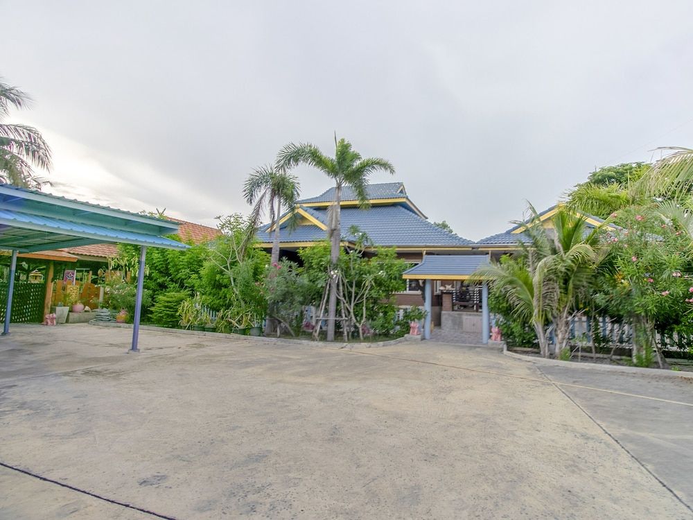 undefined Capital O 961 Baan Dow Chompoo Resort 4