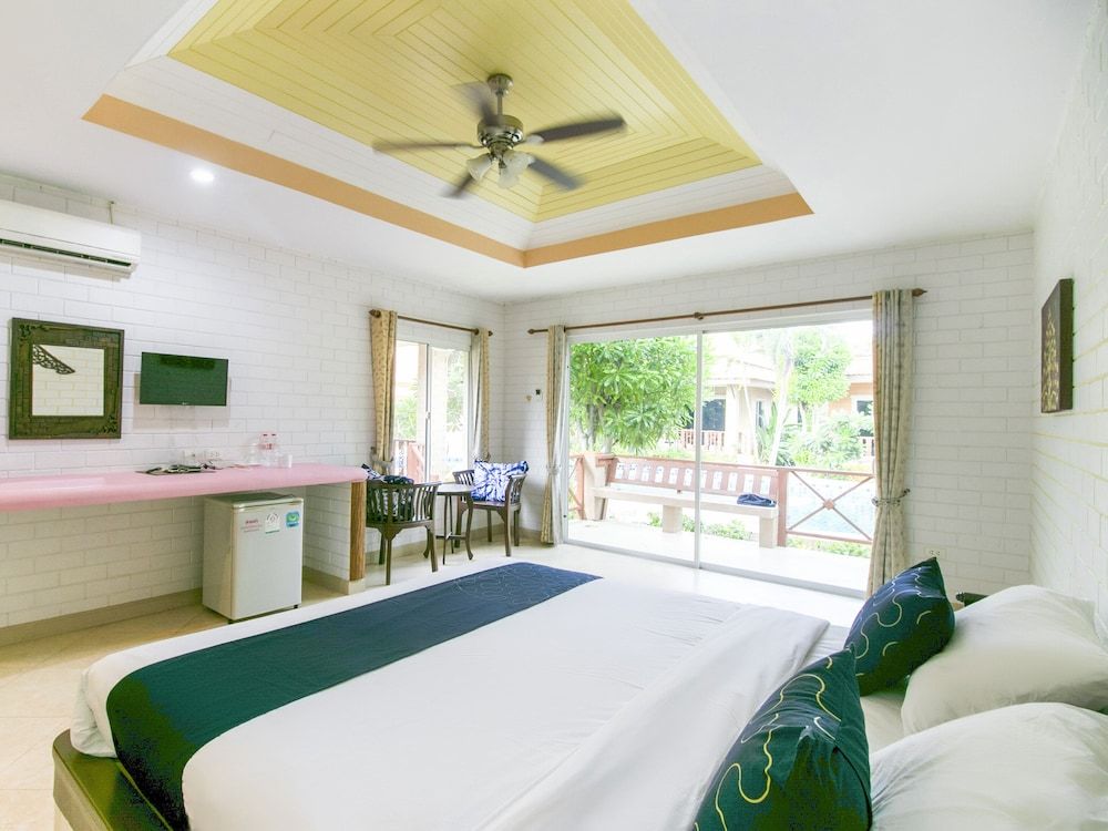 Capital O 961 Baan Dow Chompoo Resort Superior Double Room, Pool Access 2