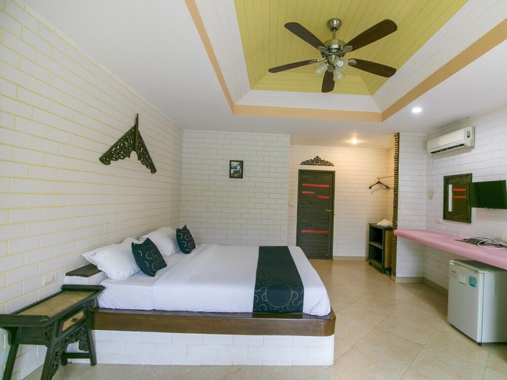 Capital O 961 Baan Dow Chompoo Resort Superior Double Room, Pool Access 5