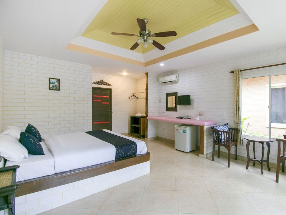 Capital O 961 Baan Dow Chompoo Resort Superior Double Room, Pool Access 8