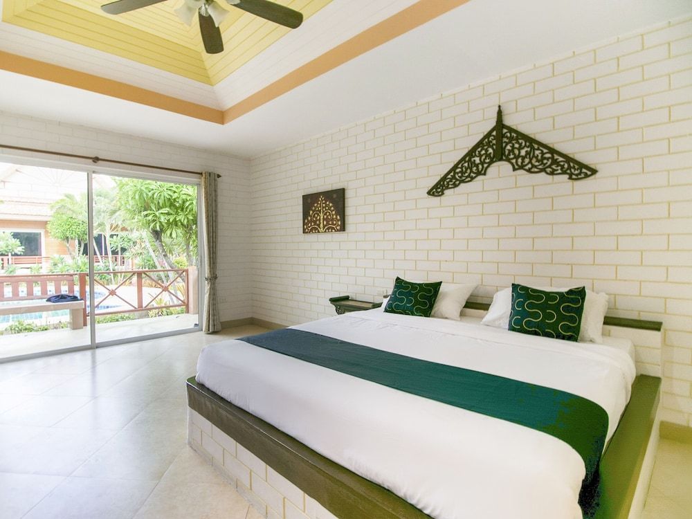 Capital O 961 Baan Dow Chompoo Resort Superior Double Room, Pool Access 3
