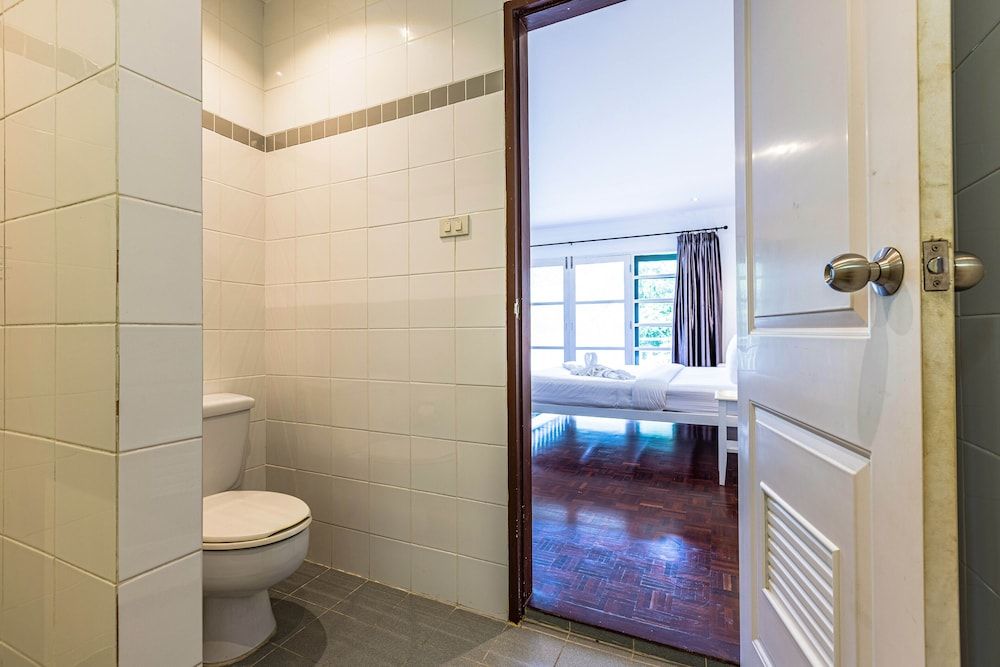 4 BR Townhouse in Great Location BSS Economy House 24