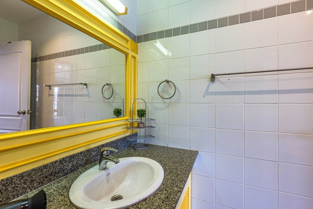 4 BR Townhouse in Great Location BSS Economy House 28