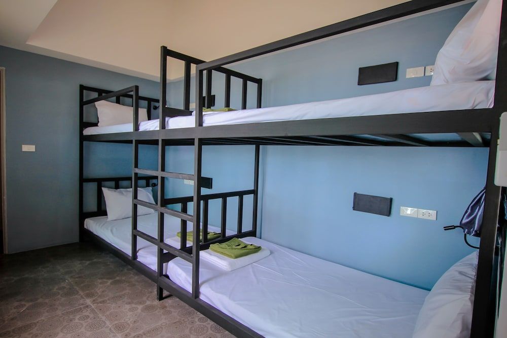 Bandon Beach Bar & Hostel - Adults Only Beach Access Dorm Room 5