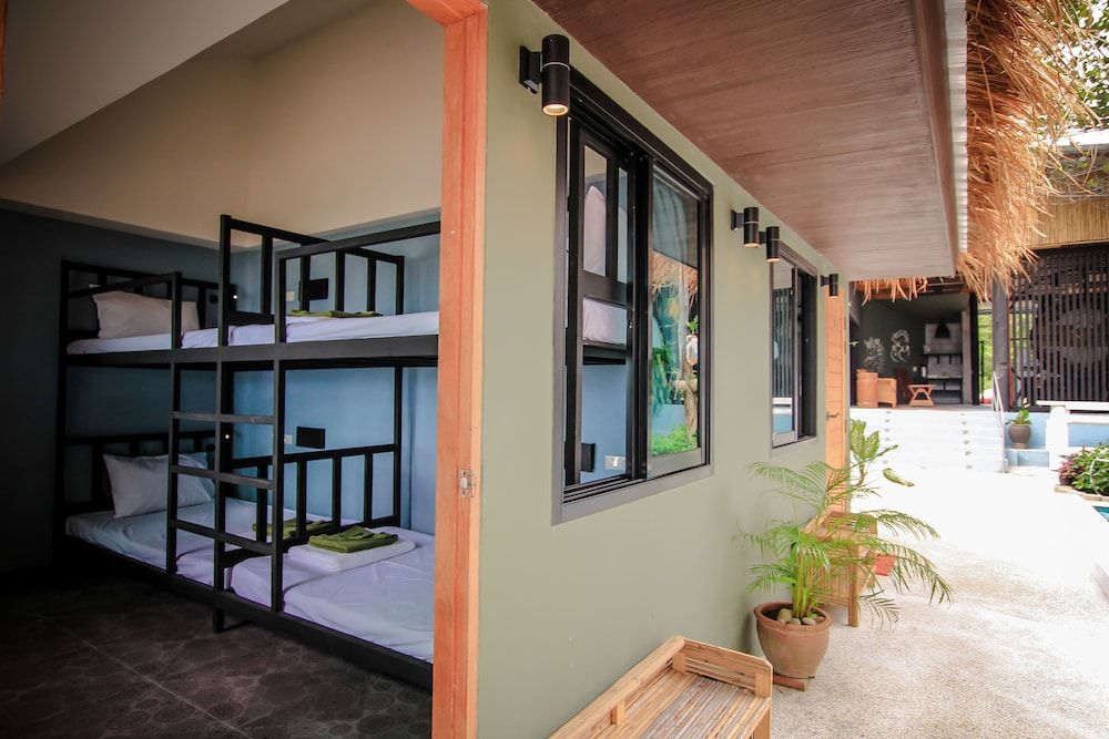 Bandon Beach Bar & Hostel - Adults Only Beach Access Dorm Room 3