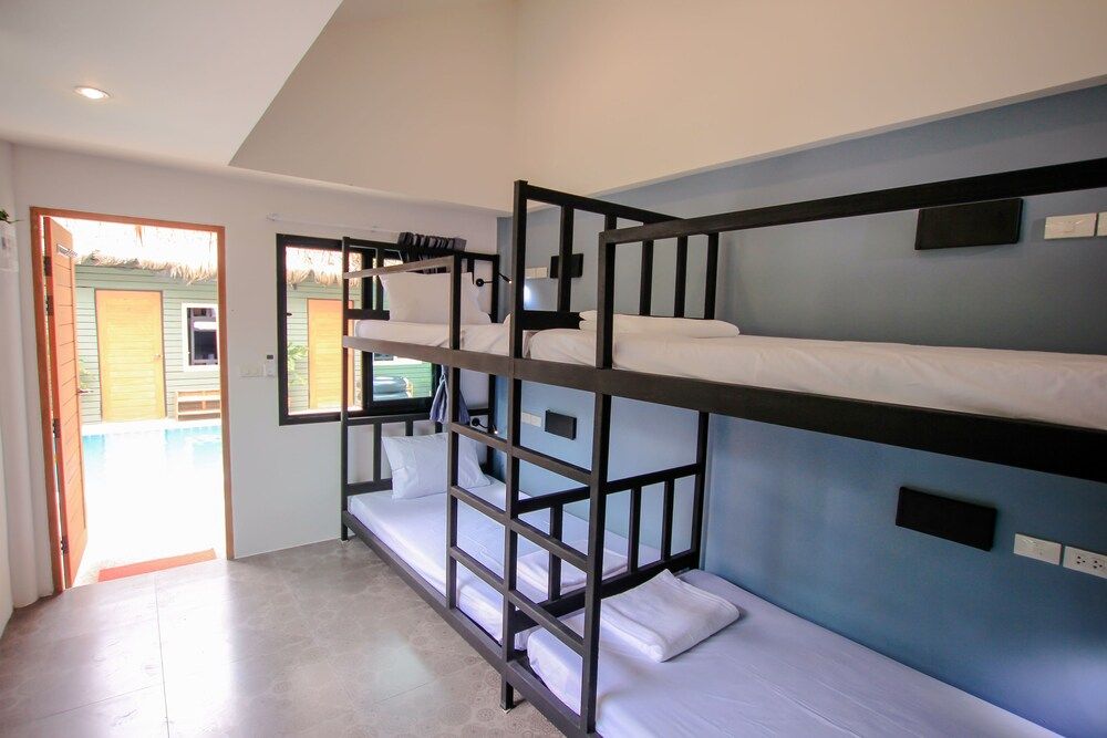 Bandon Beach Bar & Hostel - Adults Only Pool View Twin Bed Room 5