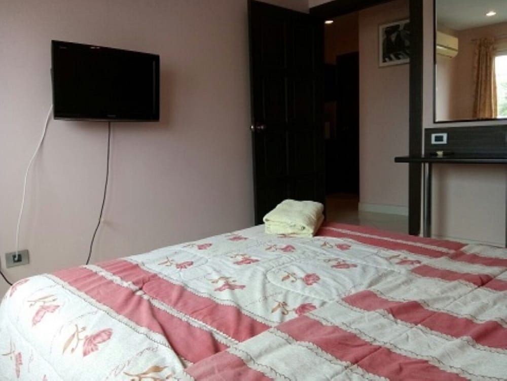 undefined Park Lane Pattaya With Large Lagoon Swimming Pool 6