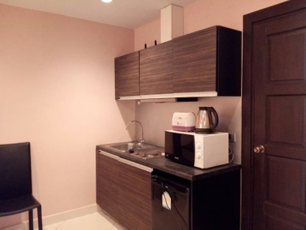 undefined Park Lane Pattaya With Large Lagoon Swimming Pool 10