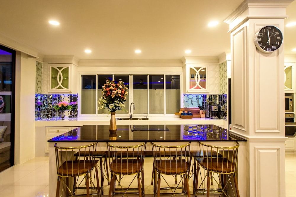 Exquisite Pool Villa J Luxury Villa 15