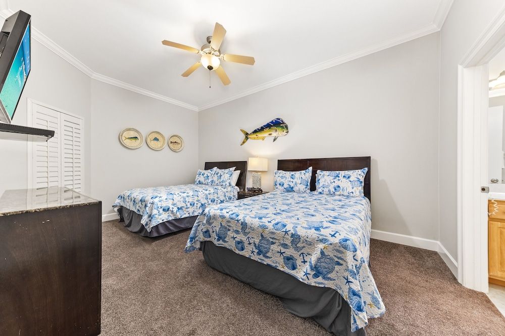 Classic Condo, 3 Bedrooms, Balcony, Ocean View
