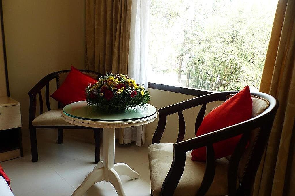 Highway Garden Executive Room 4