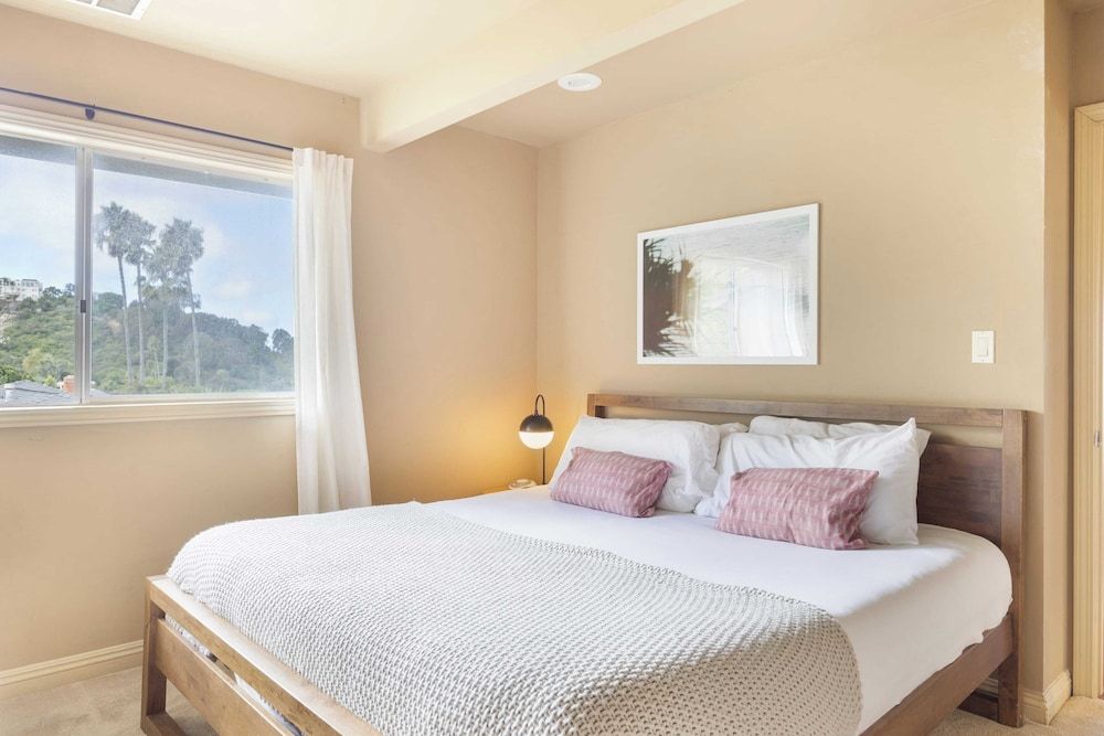 Parasol by Avantstay Hilltop Ocean View Escape w/ Large Patio & Shuffleboard House (4 Bedrooms) 4