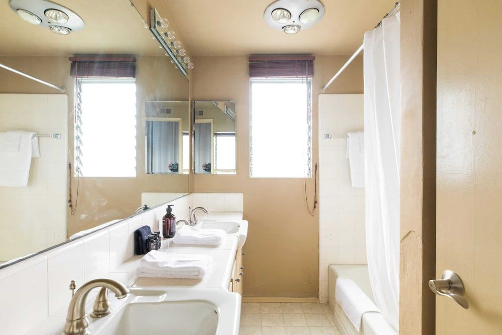 Parasol by Avantstay Hilltop Ocean View Escape w/ Large Patio & Shuffleboard House (4 Bedrooms) 11