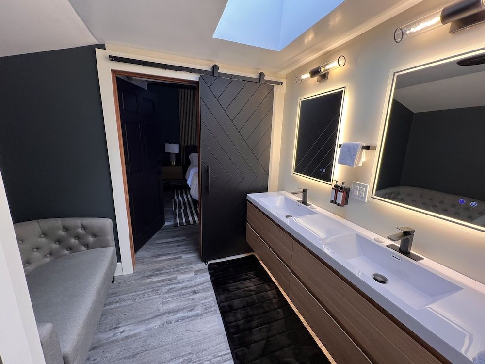 Mendo Bungalow Elite Room 8