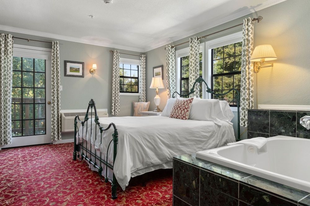 Candlelight Inn Napa Valley Room (Lady Brittany)