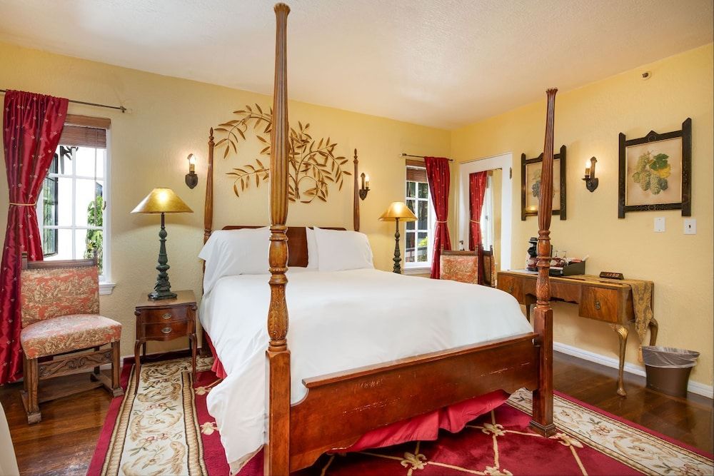 Candlelight Inn Napa Valley Room (Winemaker)