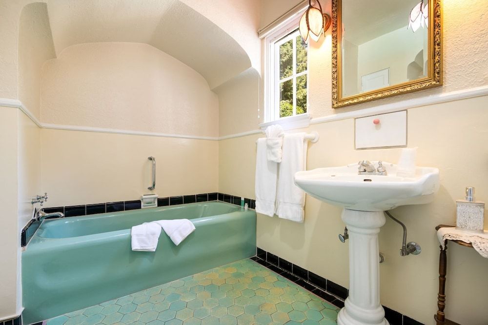 Candlelight Inn Napa Valley Room (Winemaker) 3