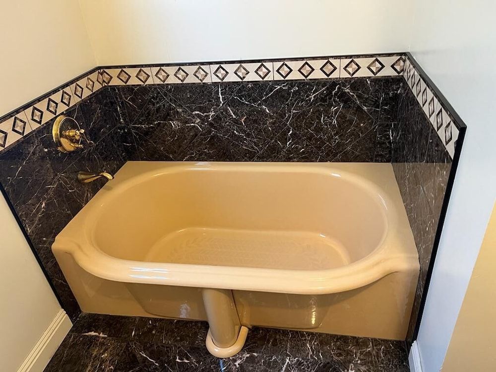 Miller Apartments Standard Room 3