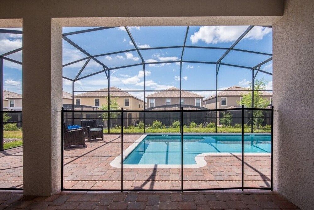 undefined 4 Bed 3 Ba Villa with Game Room & Pool 10