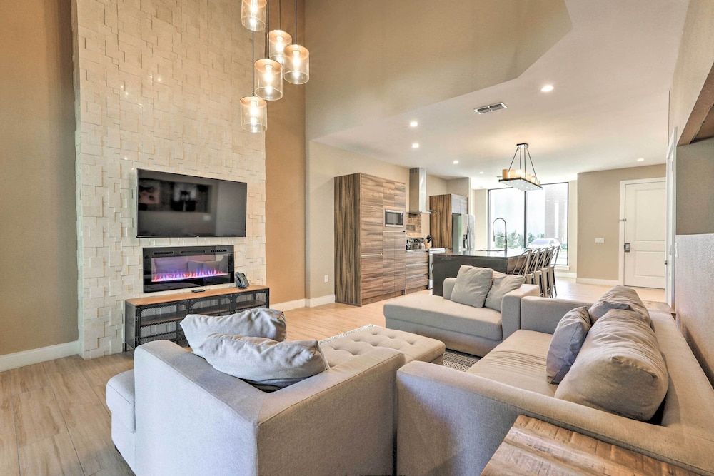 undefined Luxe Kissimmee Getaway ~ 2 Mi to Disney World