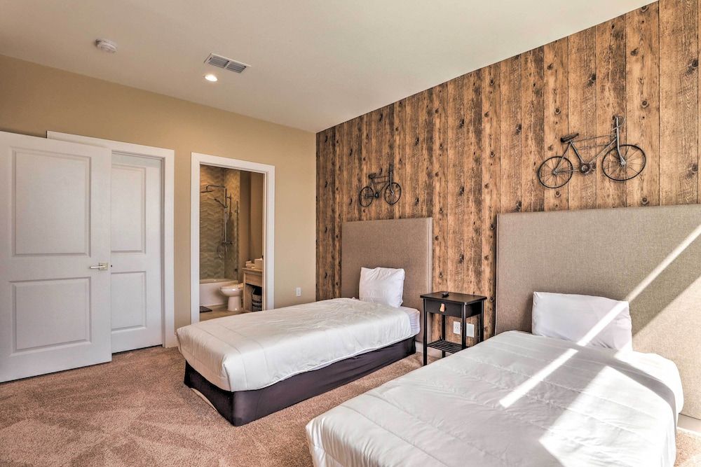 undefined Luxe Kissimmee Getaway ~ 2 Mi to Disney World 5