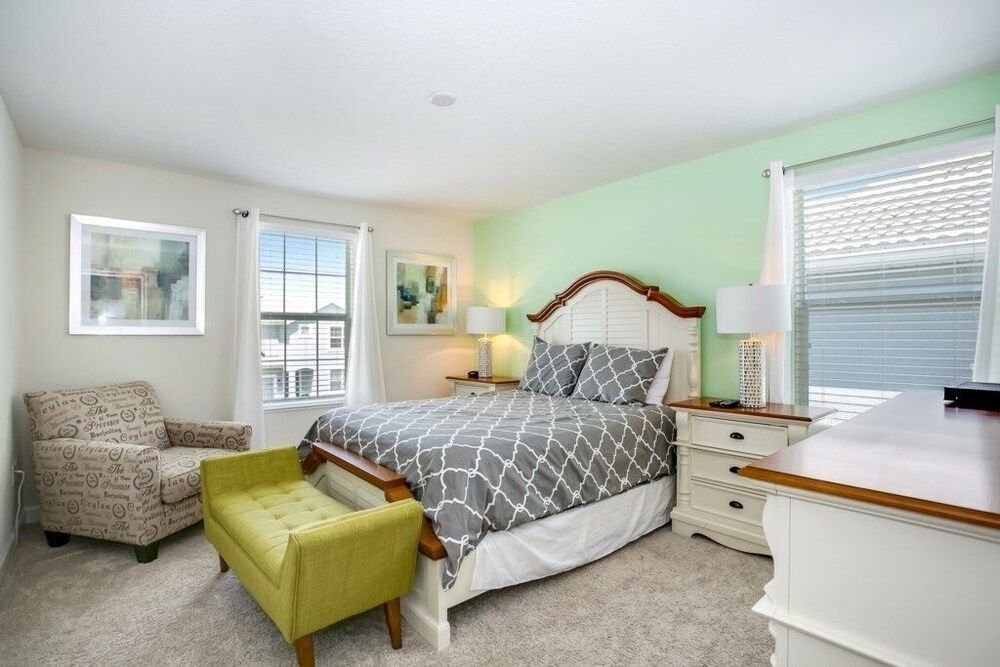 1585tempo 5 Bedroom Home by RedAwning House, 5 Bedrooms 5