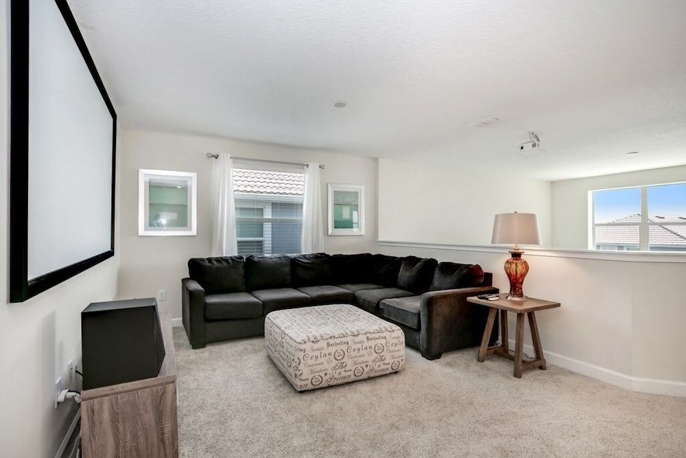 1585tempo 5 Bedroom Home by RedAwning House, 5 Bedrooms 19