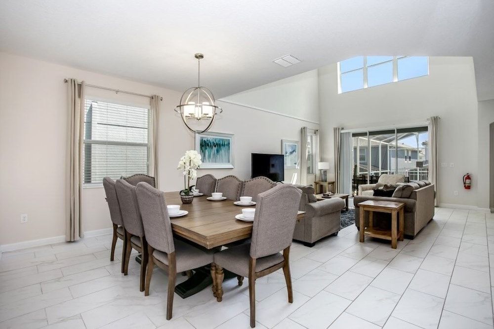 undefined 1585tempo 5 Bedroom Home by RedAwning 3