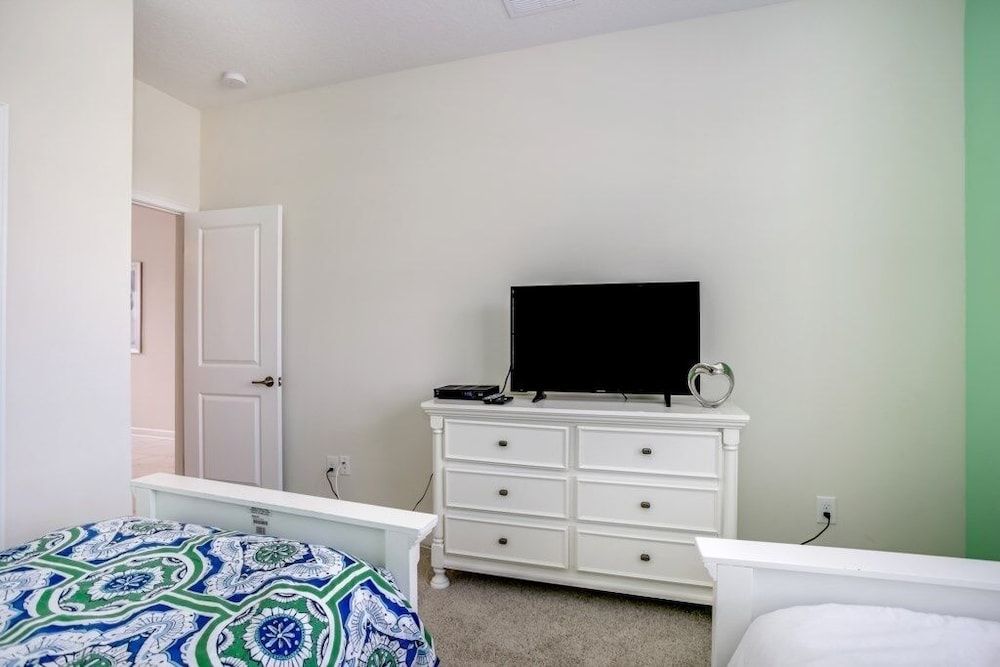 1585tempo 5 Bedroom Home by RedAwning House, 5 Bedrooms 17