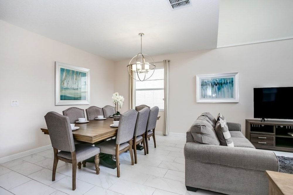 undefined 1585tempo 5 Bedroom Home by RedAwning 4