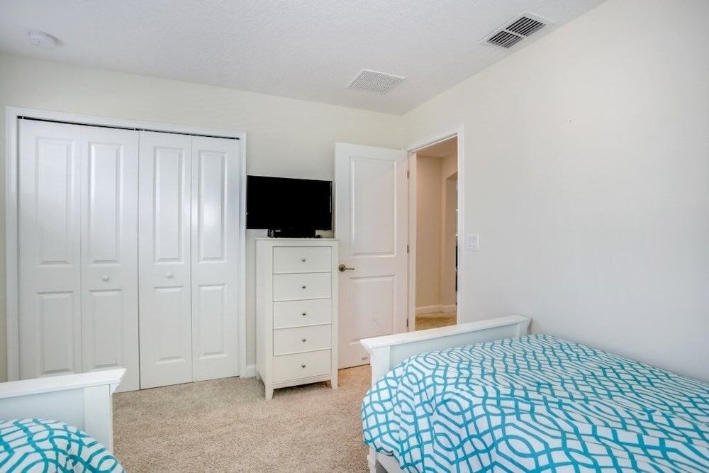 1585tempo 5 Bedroom Home by RedAwning House, 5 Bedrooms 18