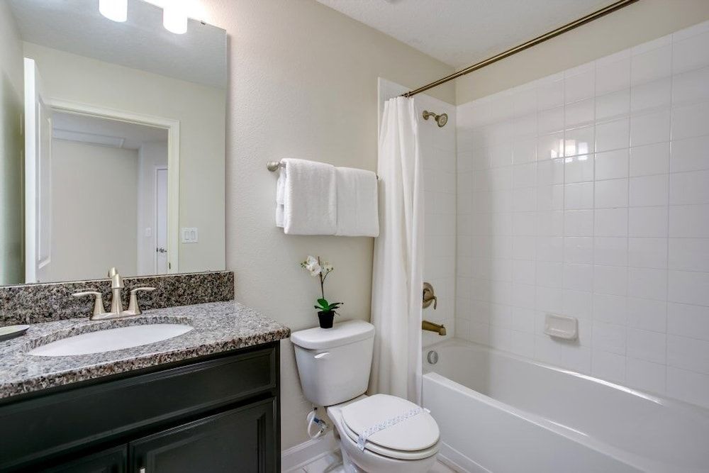 1585tempo 5 Bedroom Home by RedAwning House, 5 Bedrooms 15