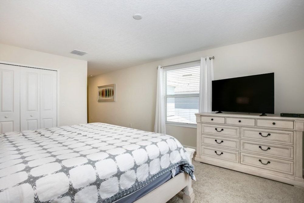 1585tempo 5 Bedroom Home by RedAwning House, 5 Bedrooms 6