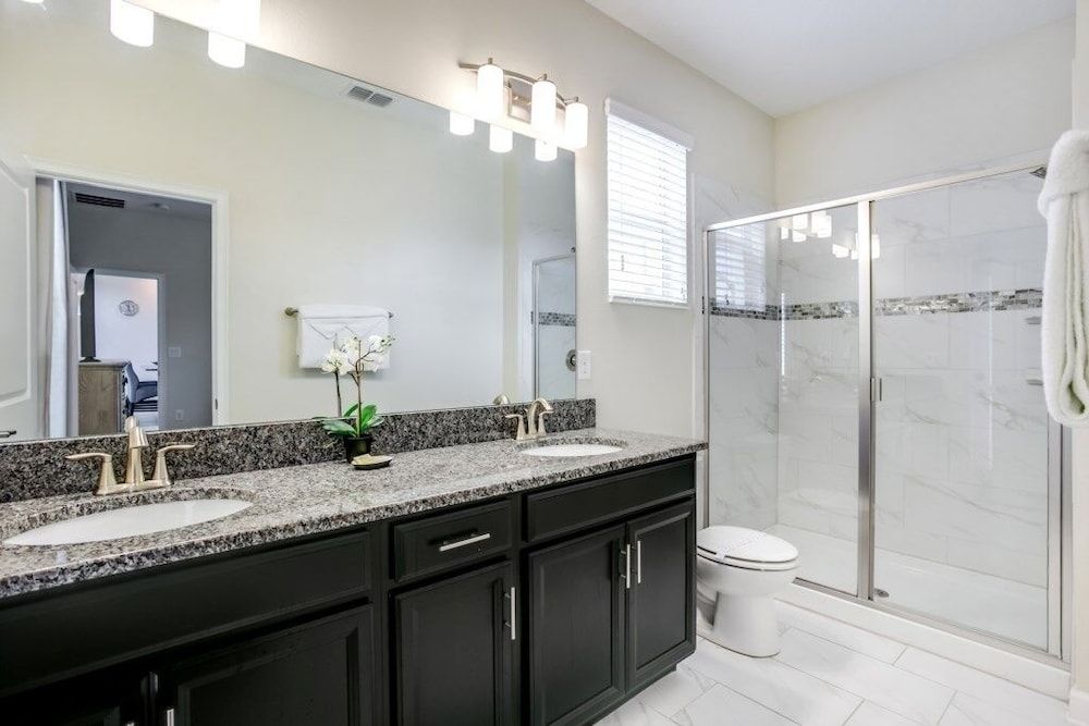 1585tempo 5 Bedroom Home by RedAwning House, 5 Bedrooms 12