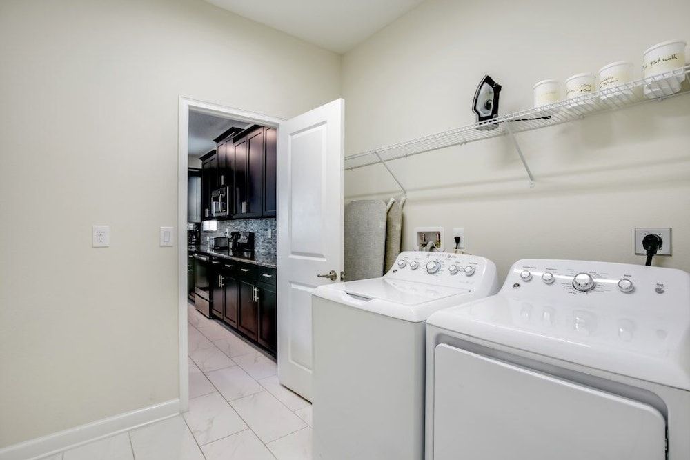 1585tempo 5 Bedroom Home by RedAwning House, 5 Bedrooms 11