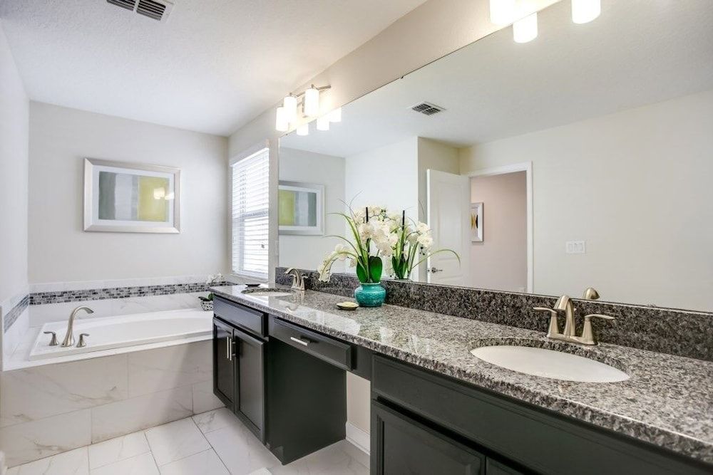 1585tempo 5 Bedroom Home by RedAwning House, 5 Bedrooms 16