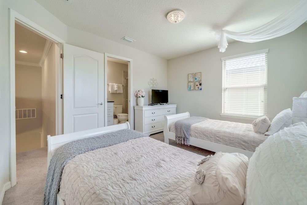 undefined Erin's Windsor at Westside Vacation Home 5