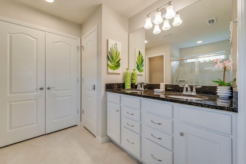 undefined Erin's Windsor at Westside Vacation Home 6