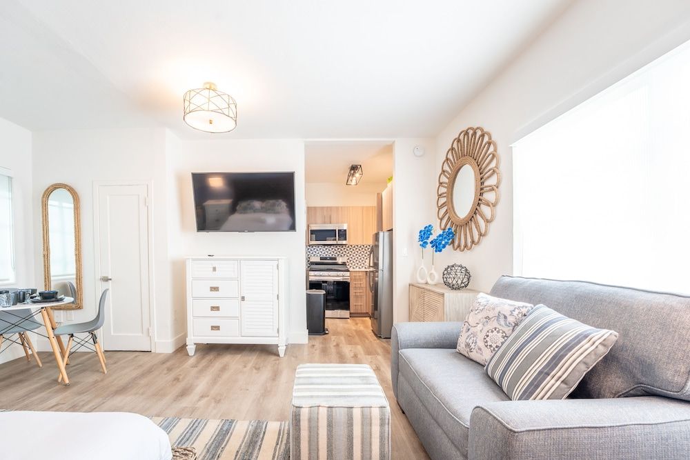 PRAIA Hotel Boutique & Apartments Miami Beach Luxury Studio Suite, 1 Queen Bed with Sofa bed, Non Smoking, Kitchen 3