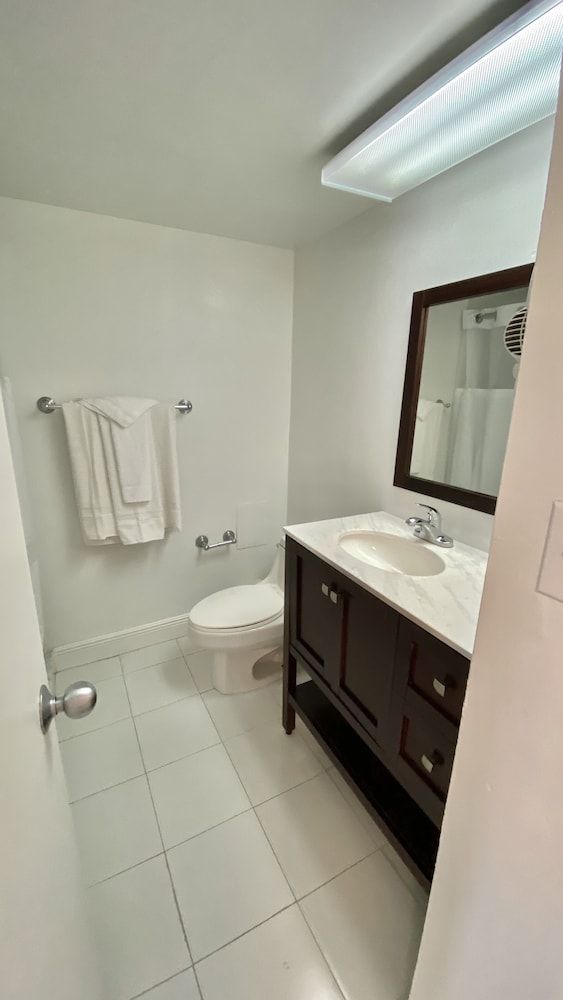 Seacoast by Miami Ambassadors Family Suite, 2 Bedrooms, Balcony, Partial Sea View 5