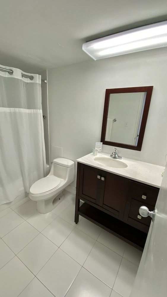 Seacoast by Miami Ambassadors Family Suite, 2 Bedrooms, Balcony, Partial Sea View 4