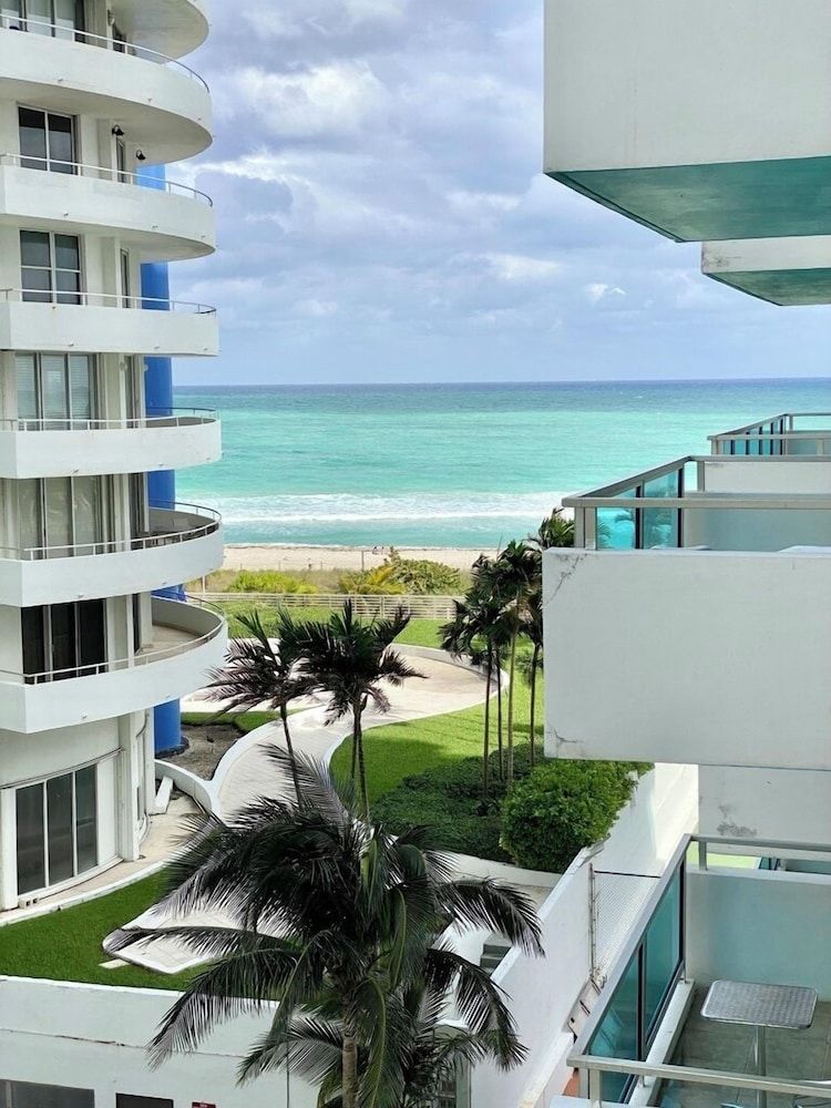 Seacoast by Miami Ambassadors Family Suite, 2 Bedrooms, Balcony, Partial Sea View 3