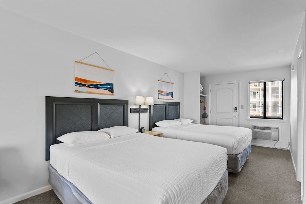 Room, 2 Queen Beds, Kitchen, Oceanfront