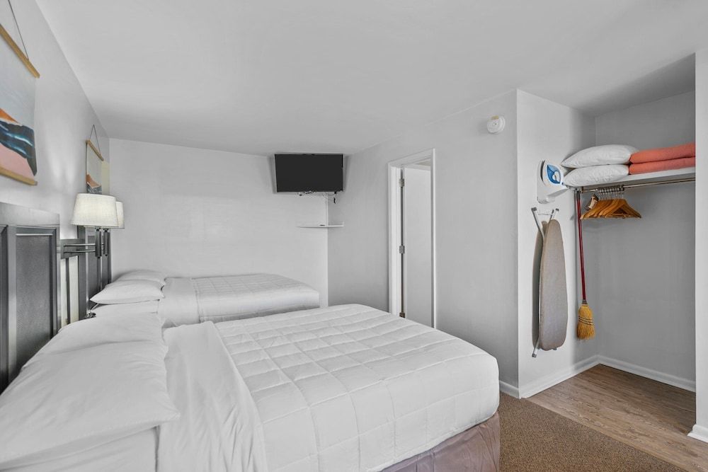Room, 2 Queen Beds, Kitchen
