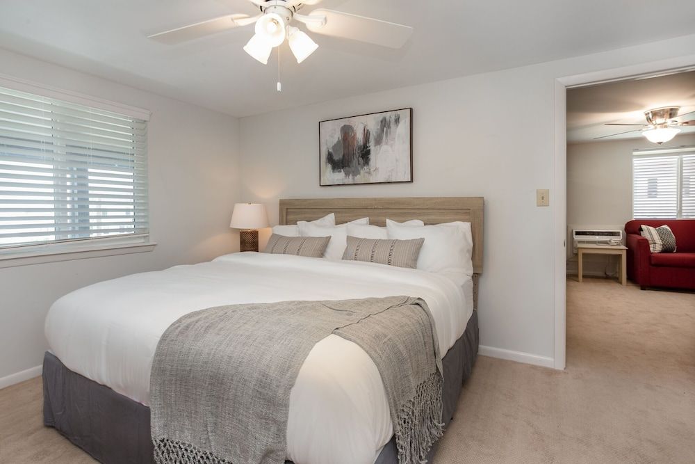 Suite, 1 Bedroom, Pool View