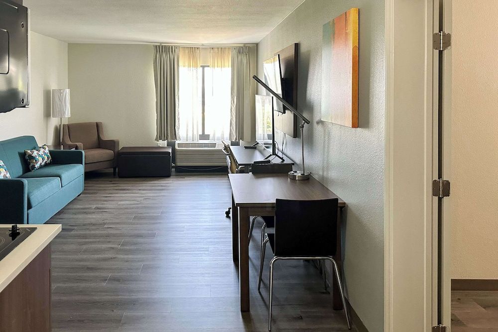 MainStay Suites Conover-Hickory Suite, 1 King Bed, Accessible, Non Smoking 10