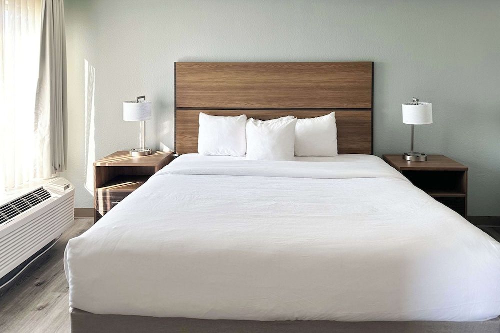 MainStay Suites Conover-Hickory Suite, 1 King Bed, Accessible, Non Smoking 3