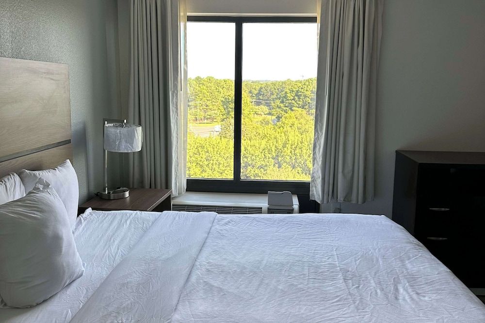 MainStay Suites Conover-Hickory Standard Room, 1 Queen Bed, Non Smoking 3