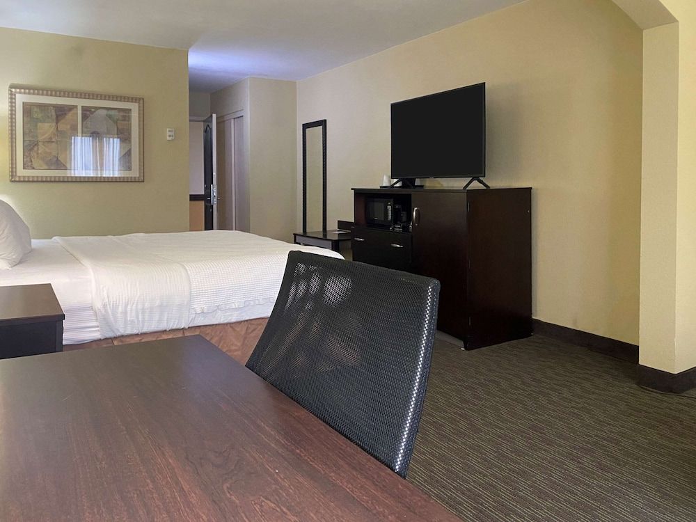 MainStay Suites Conover-Hickory Suite, 1 King Bed, Non Smoking 8